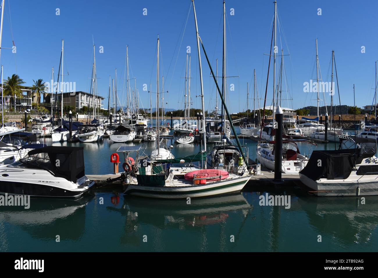 Barche ormeggiate nel porticciolo di Magnetic Island, al largo di Townsville, Queensland Foto Stock