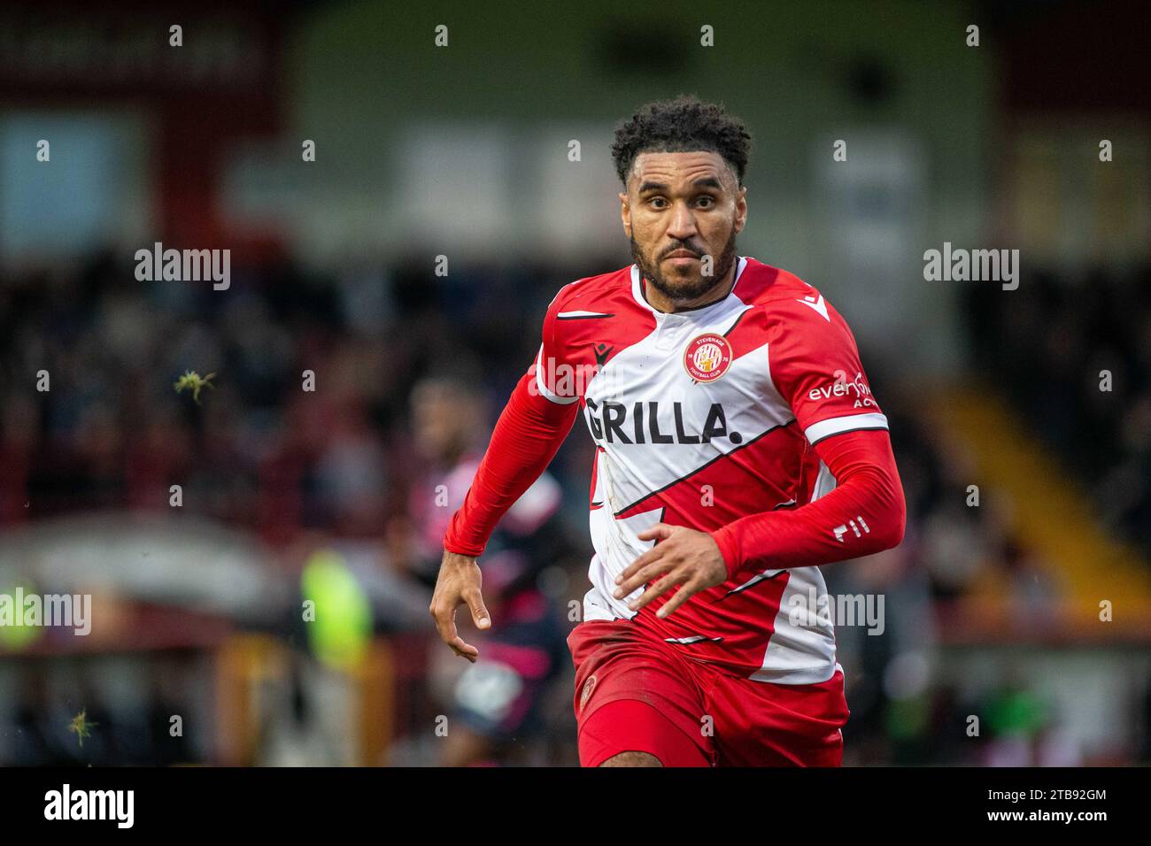 Jamie Reid, calciatore professionista e giocatore di calcio durante una partita mentre giocava per lo Stevenage FC Foto Stock