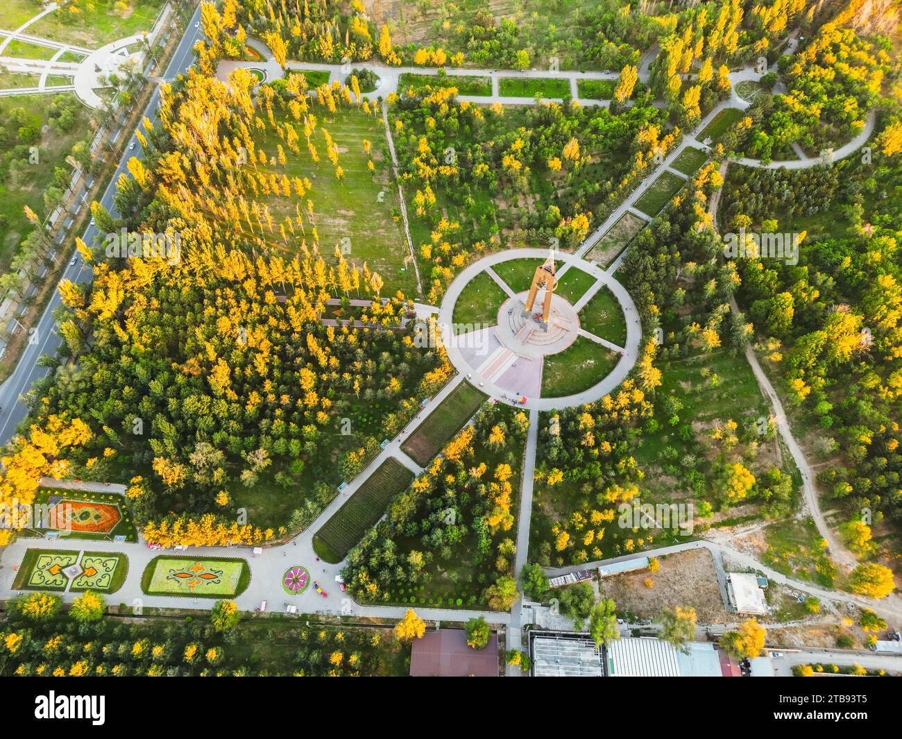 Vista aerea del parco della Vittoria nella città di Bishkek, Kirghizistan Foto Stock