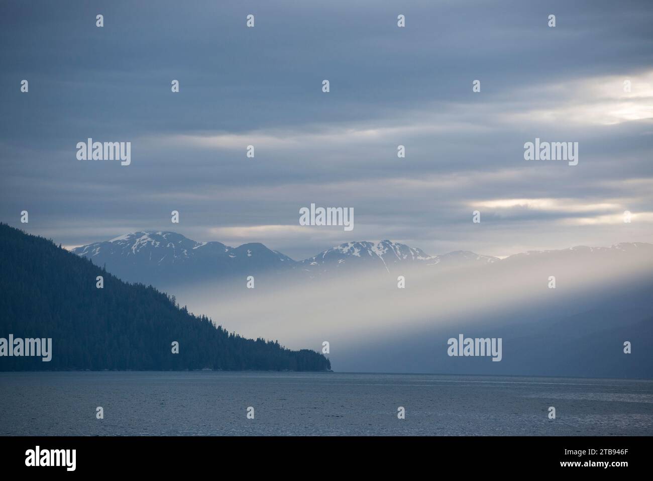 Fog Over Misty Fiords National Monument, Inside Passage, Alaska, USA; Alaska, Stati Uniti d'America Foto Stock