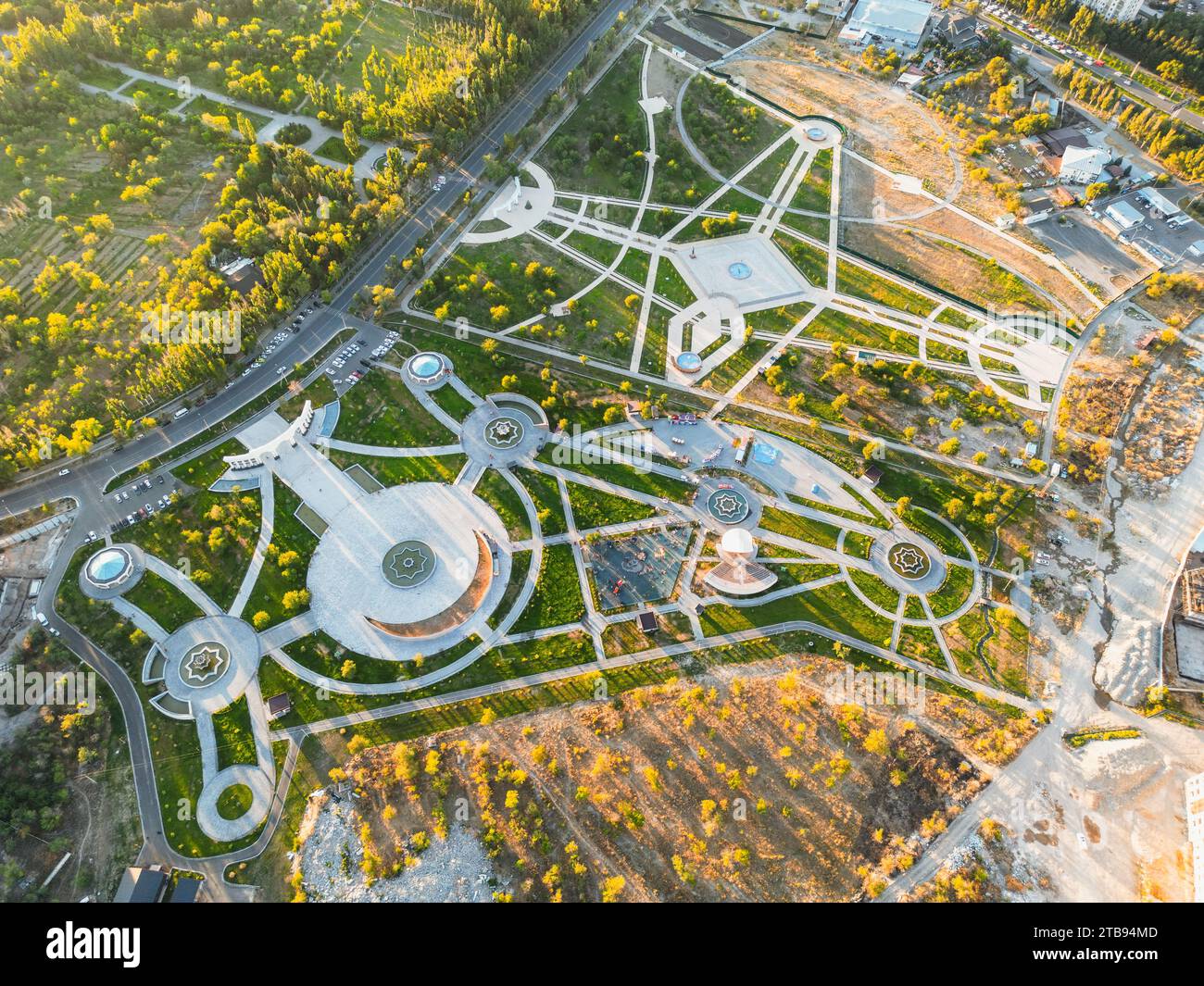 Vista aerea del Kirghizistan e del parco dell'amicizia dell'Azerbaigian nella città di Bishkek Foto Stock