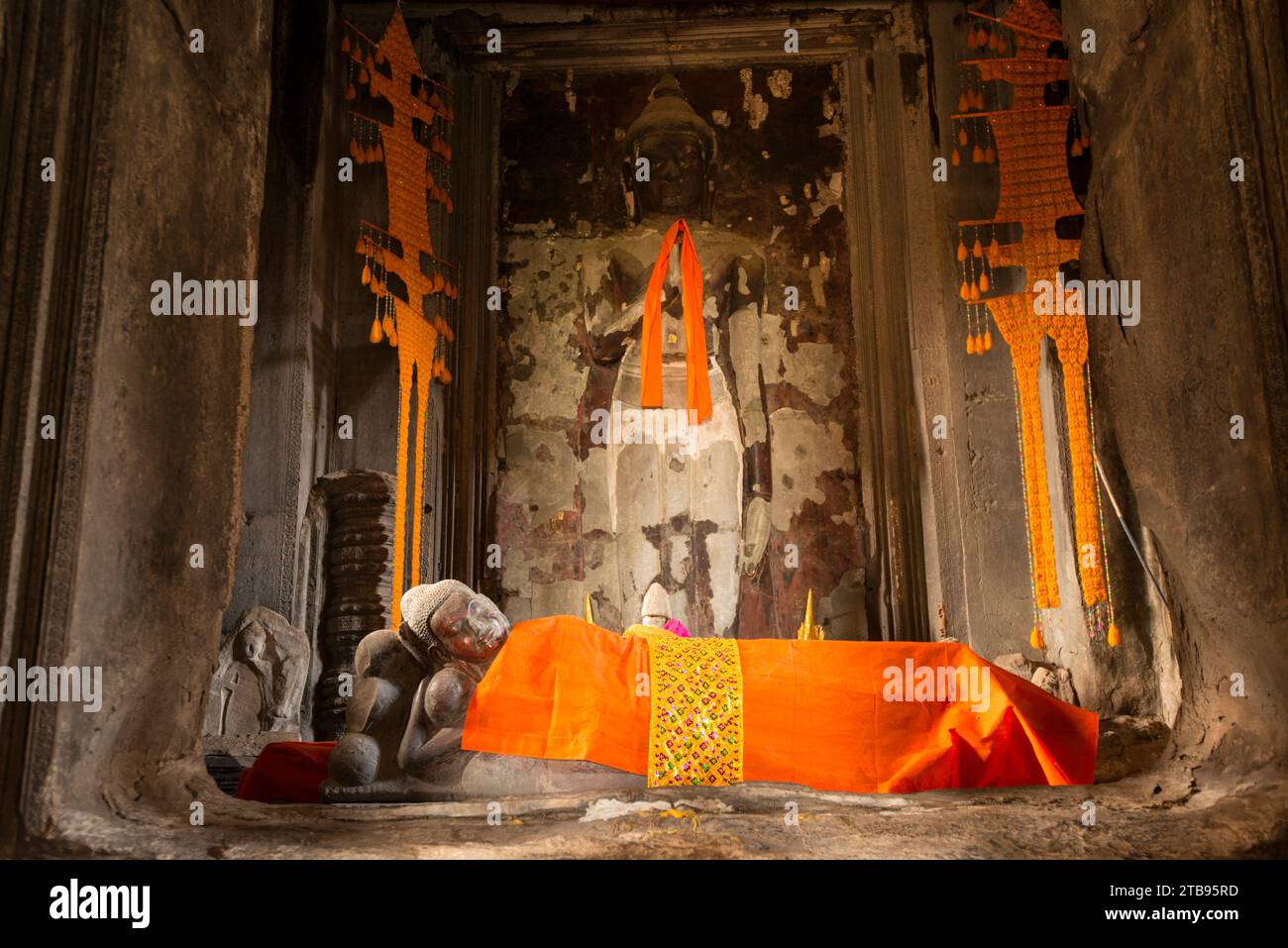 Statua di Buddha reclinata ad Angkor Wat; Siem Reap, Cambogia Foto Stock