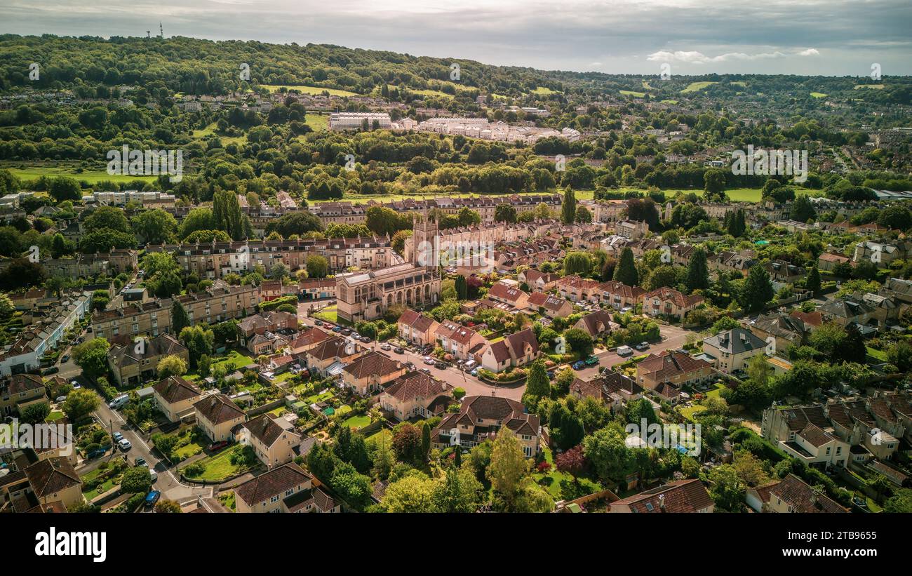 Vista aerea del drone su Larkhall, è un quartiere nella città di Bath, in Inghilterra, a nord-est del centro della città. (24-08-2023) Foto Stock