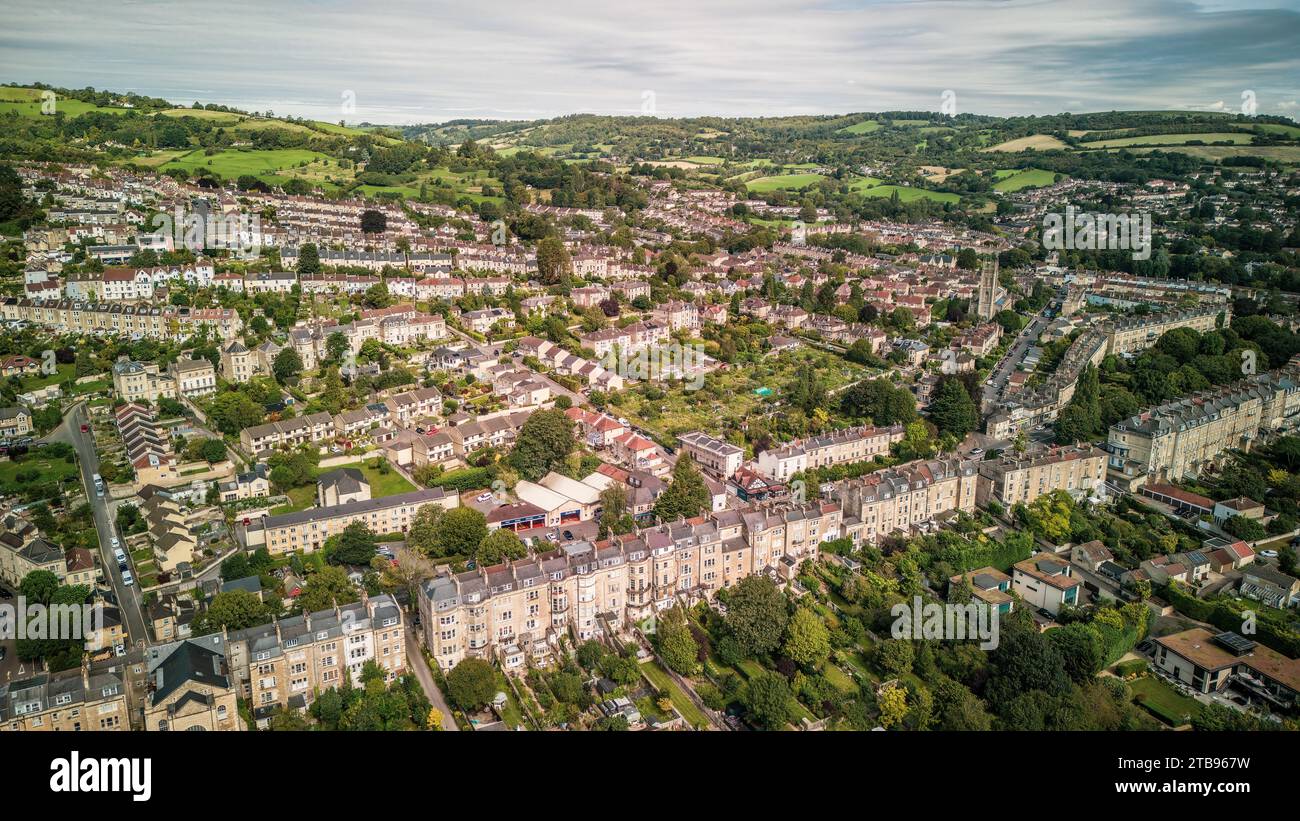 Vista aerea con droni su Larkhall e Fairfield Park, Bath UK. (24-08-2023) Foto Stock