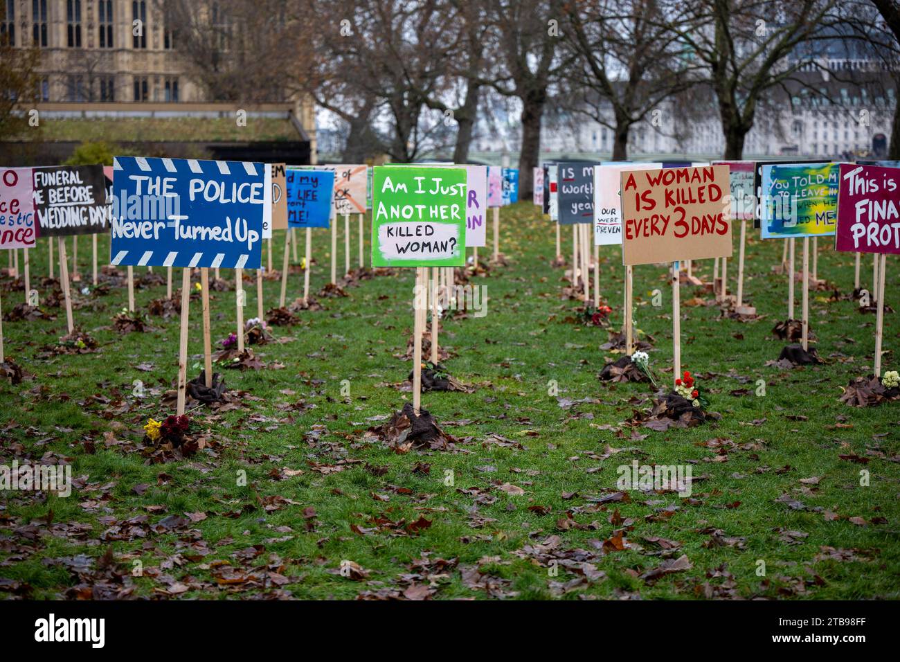 Londra, Regno Unito. 5 dicembre 2023. Il lancio del rapporto "VI È STATO DETTO Una VOCE PER LE DONNE UCCISE" a Victoria Tower Gardens Londra Regno Unito credito: Ian Davidson/Alamy Live News Foto Stock