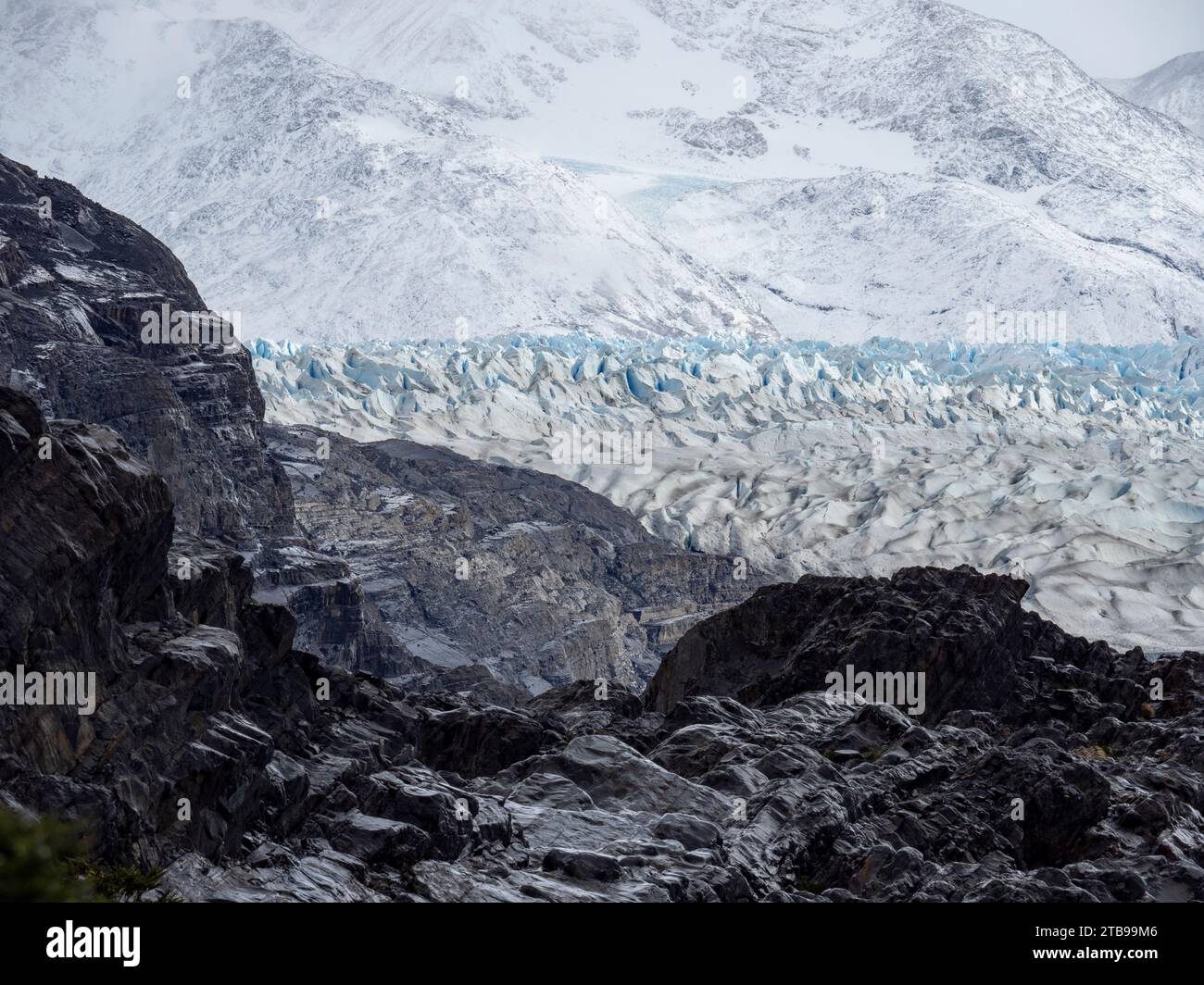 Ghiacciaio Grey che scende dal terzo più grande campo di ghiaccio del mondo, il campo di ghiaccio della Patagonia meridionale nel Parco Nazionale di Torres del Paine Foto Stock