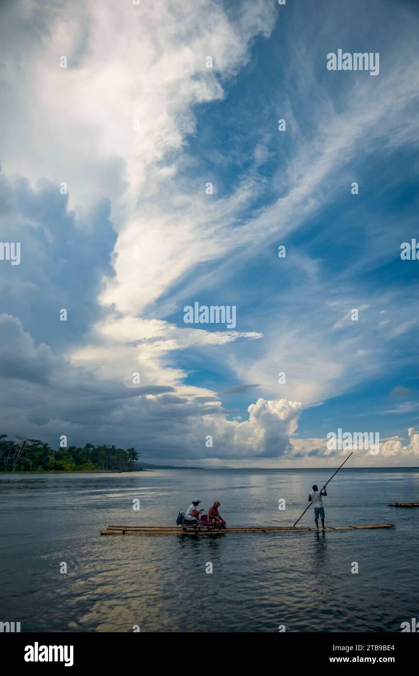 Rafting lungo Rio grande, Port Antonio, Giamaica; Port Antonio, Giamaica Foto Stock