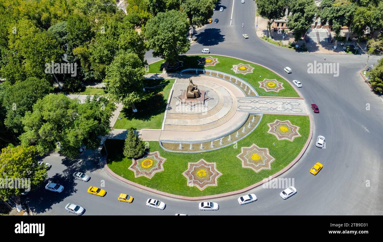 Samarcanda, Uzbekistan - 24 maggio 2021: Veduta aerea del monumento di Amir Temur a Samarcanda, Uzbekistan Foto Stock