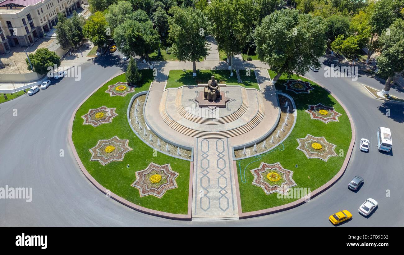 Samarcanda, Uzbekistan - 24 maggio 2021: Veduta aerea del monumento di Amir Temur a Samarcanda, Uzbekistan Foto Stock