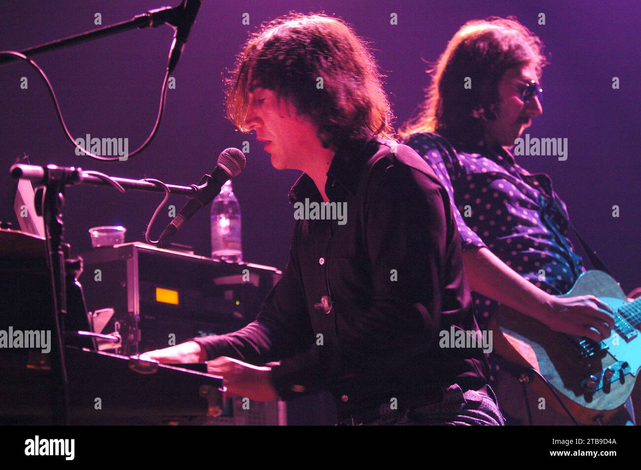 Milano Italia 2004-02-11 : Manuel Agnelli cantante e chitarrista del gruppo Afterhours durante il concerto all'Alcatraz Foto Stock