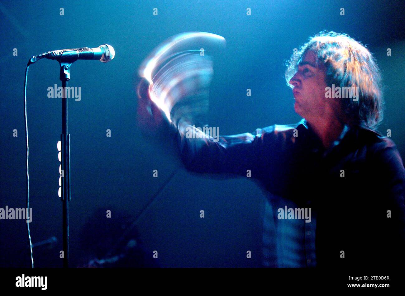 Milano Italia 2004-02-11 : Manuel Agnelli cantante e chitarrista del gruppo Afterhours durante il concerto all'Alcatraz Foto Stock