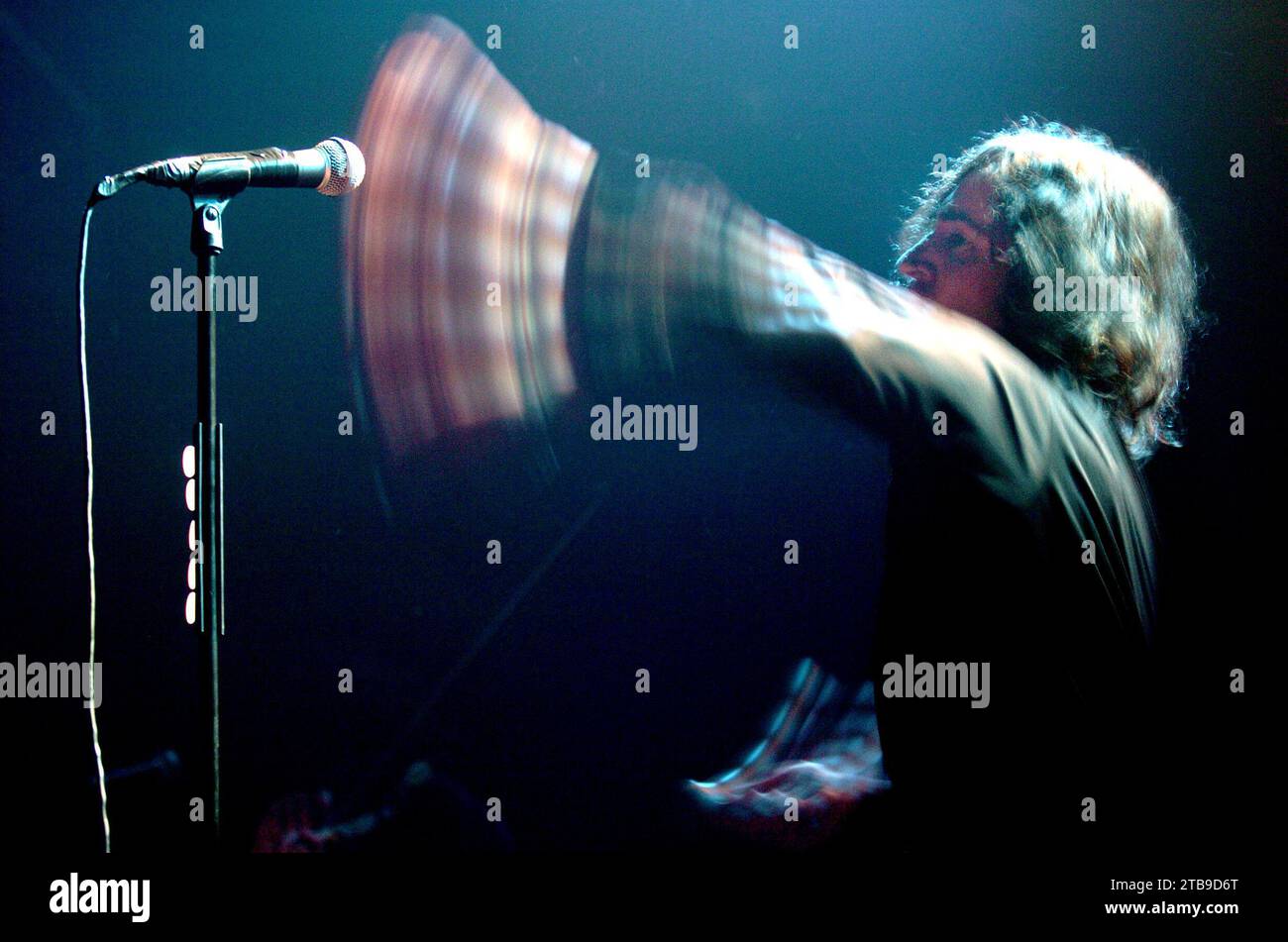 Milano Italia 2004-02-11 : Manuel Agnelli cantante e chitarrista del gruppo Afterhours durante il concerto all'Alcatraz Foto Stock