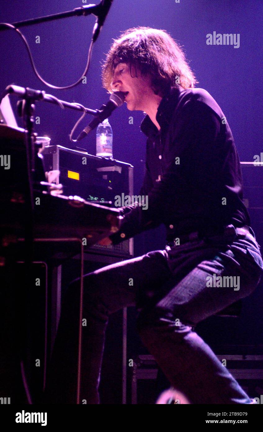 Milano Italia 2004-02-11 : Manuel Agnelli cantante e chitarrista del gruppo Afterhours durante il concerto all'Alcatraz Foto Stock