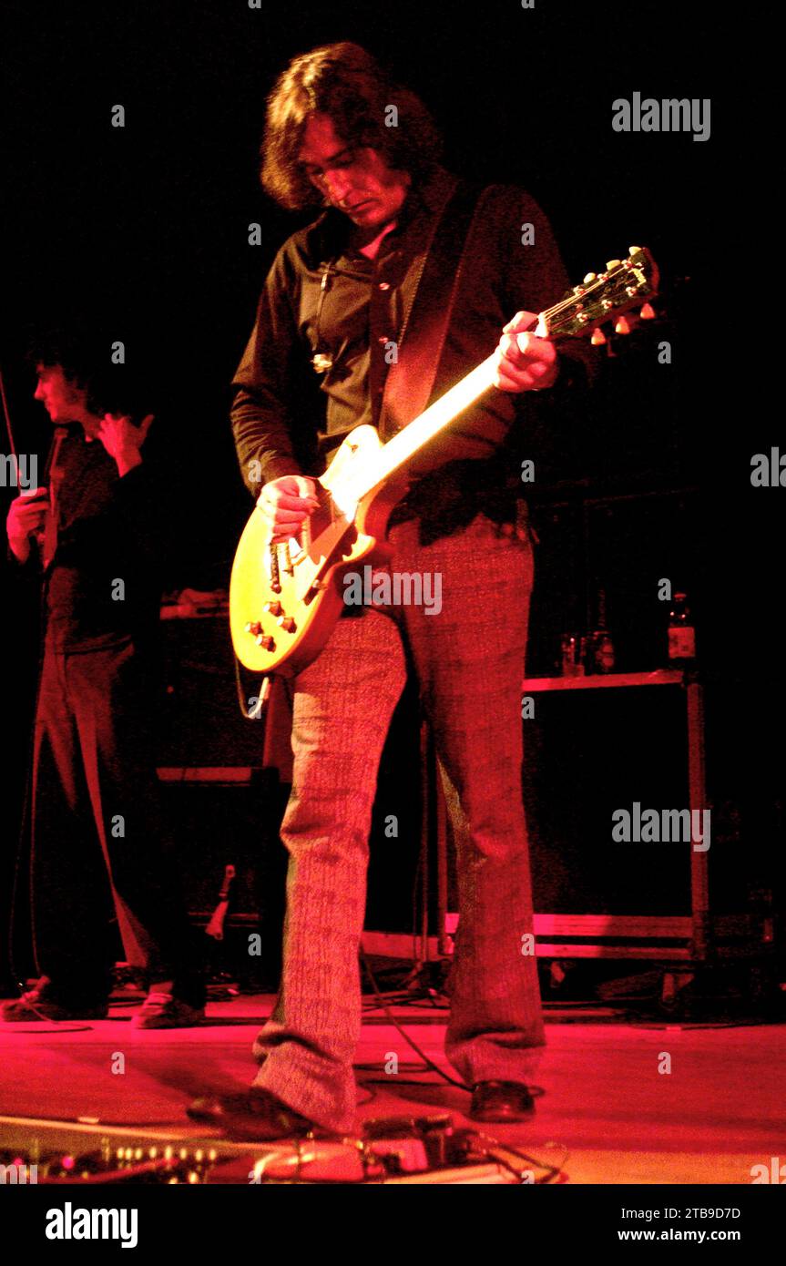 Milano Italia 2004-02-11 : Manuel Agnelli cantante e chitarrista del gruppo Afterhours durante il concerto all'Alcatraz Foto Stock