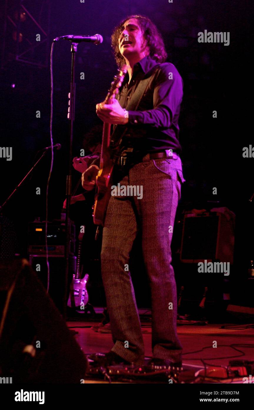 Milano Italia 2004-02-11 : Manuel Agnelli cantante e chitarrista del gruppo Afterhours durante il concerto all'Alcatraz Foto Stock