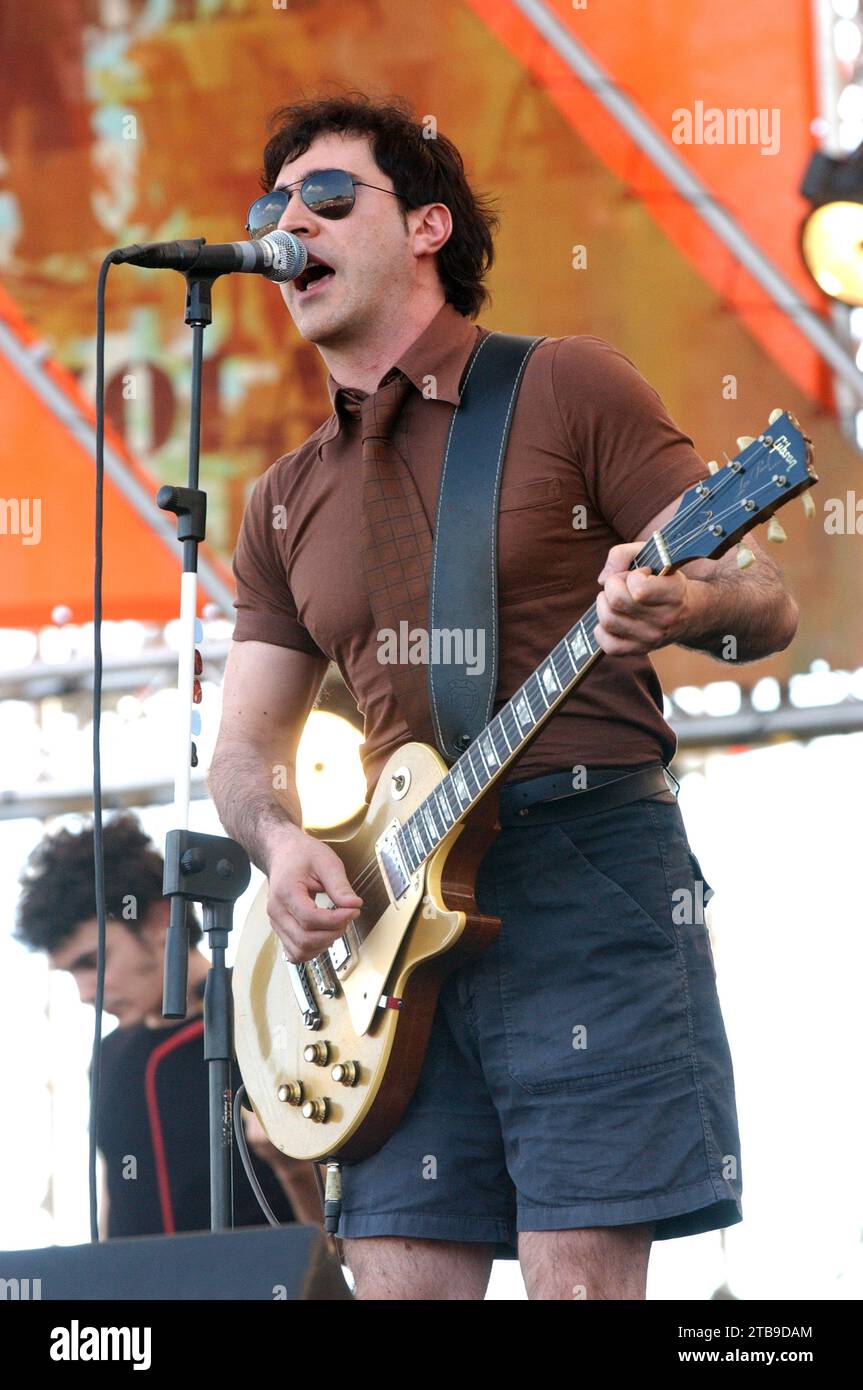 Imola Italia 2002-06-15 : Manuel Agnelli cantante e chitarrista del gruppo Afterhours durante il concerto all'Heineken Jammin Festival 2002 Foto Stock