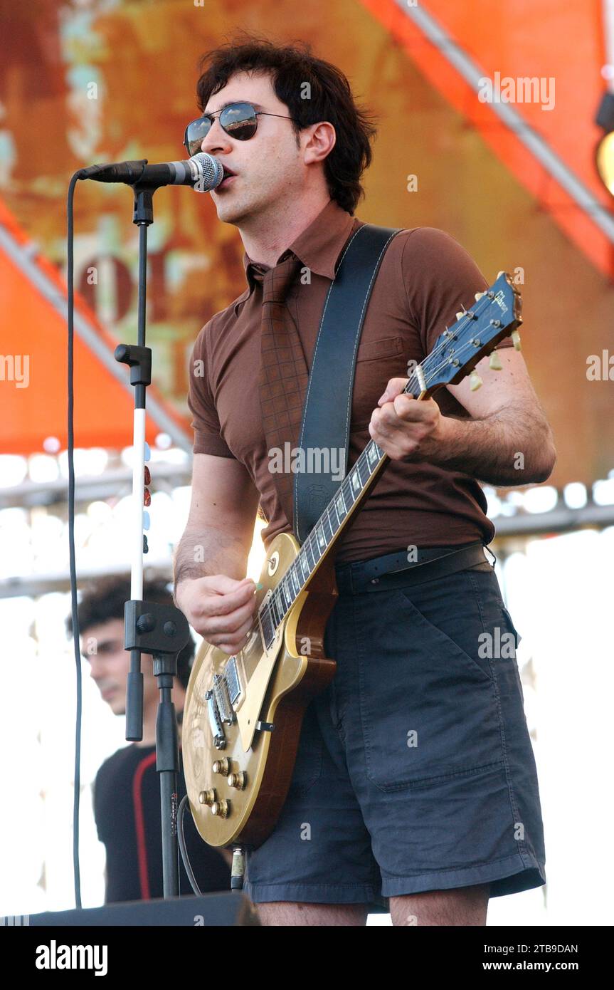 Imola Italia 2002-06-15 : Manuel Agnelli cantante e chitarrista del gruppo Afterhours durante il concerto all'Heineken Jammin Festival 2002 Foto Stock