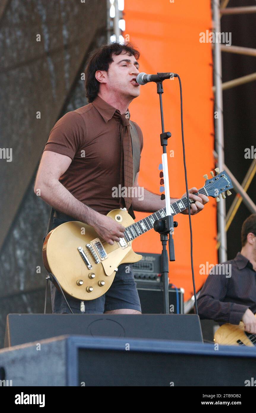 Imola Italia 2002-06-15 : Manuel Agnelli cantante e chitarrista del gruppo Afterhours durante il concerto all'Heineken Jammin Festival 2002 Foto Stock