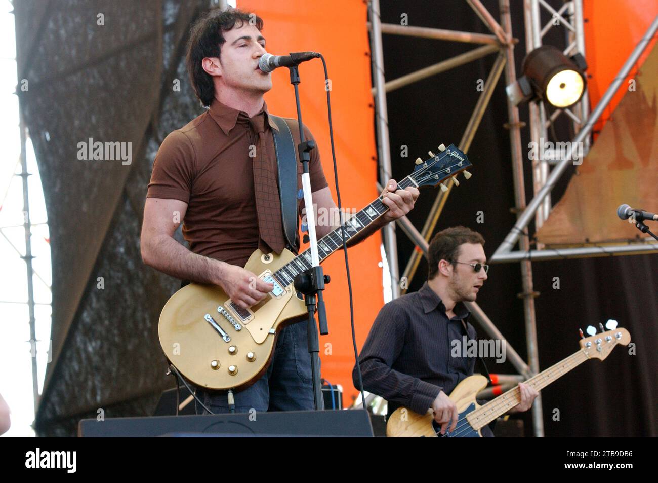 Imola Italia 2002-06-15 : Manuel Agnelli cantante e chitarrista del gruppo Afterhours durante il concerto all'Heineken Jammin Festival 2002 Foto Stock