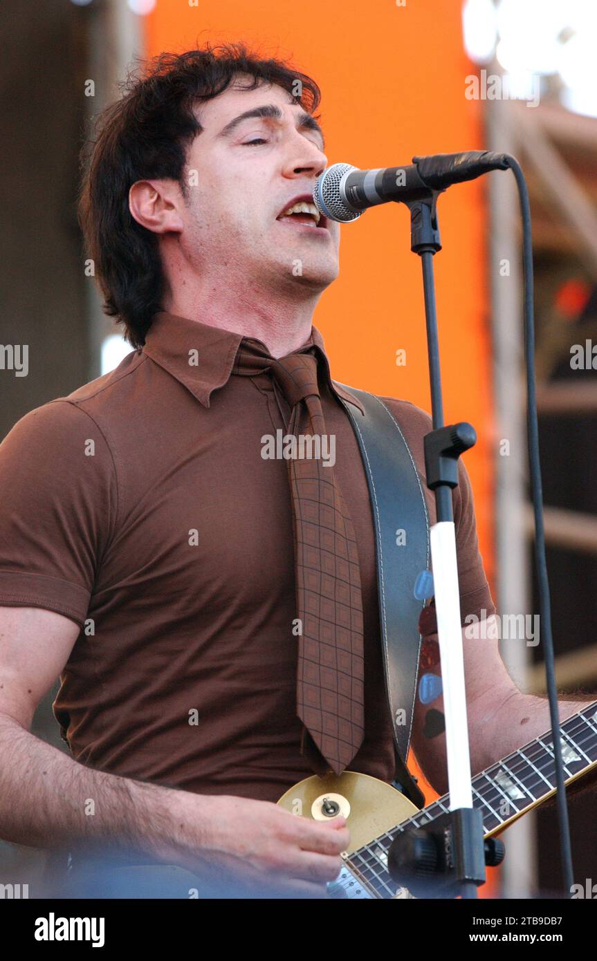 Imola Italia 2002-06-15 : Manuel Agnelli cantante e chitarrista del gruppo Afterhours durante il concerto all'Heineken Jammin Festival 2002 Foto Stock