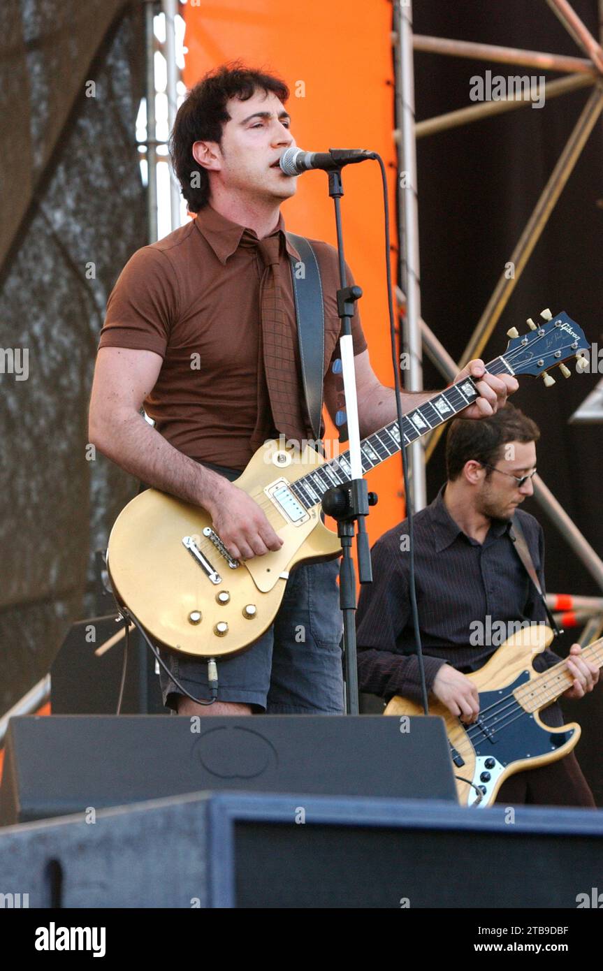 Imola Italia 2002-06-15 : Manuel Agnelli cantante e chitarrista del gruppo Afterhours durante il concerto all'Heineken Jammin Festival 2002 Foto Stock