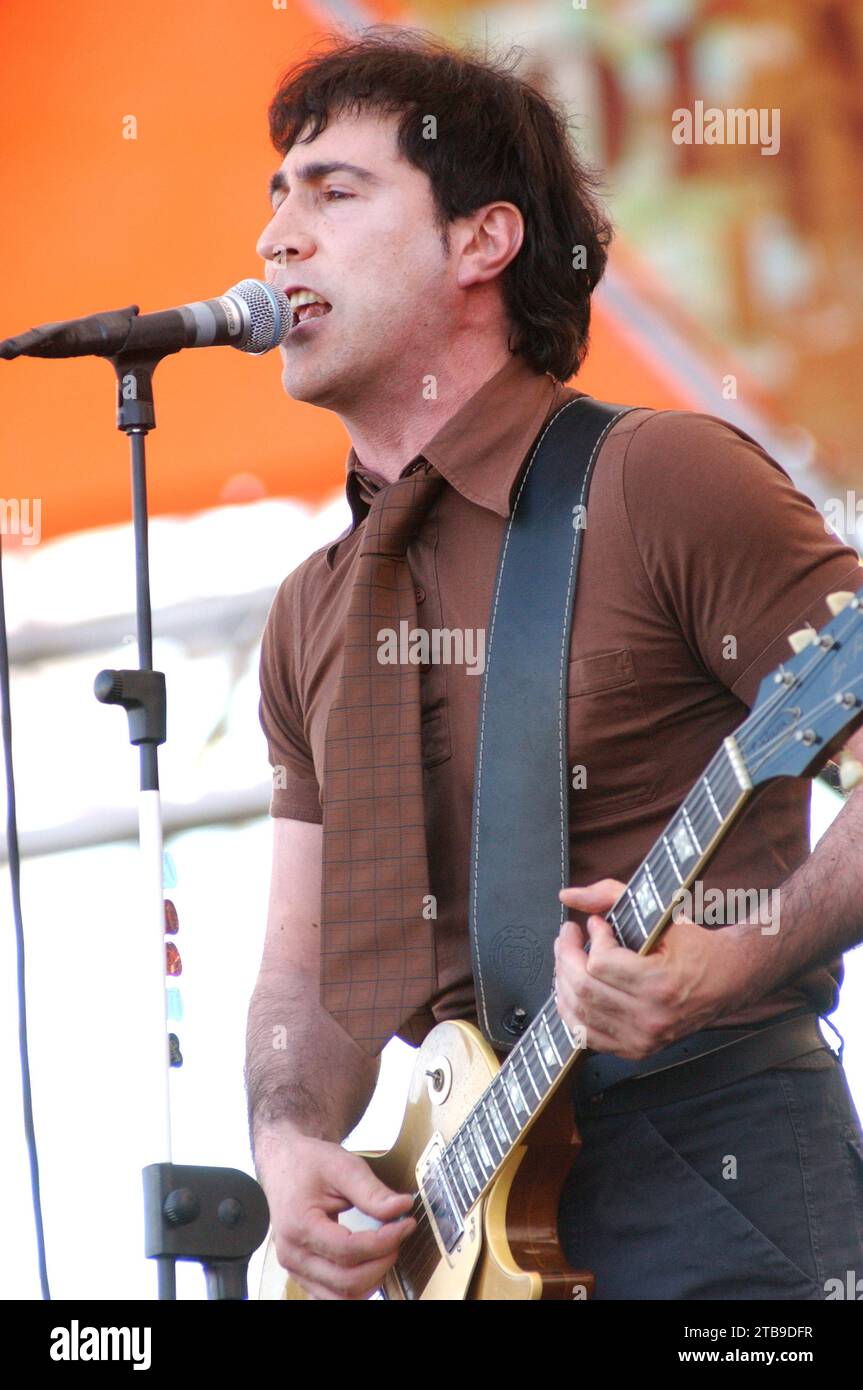 Imola Italia 2002-06-15 : Manuel Agnelli cantante e chitarrista del gruppo Afterhours durante il concerto all'Heineken Jammin Festival 2002 Foto Stock