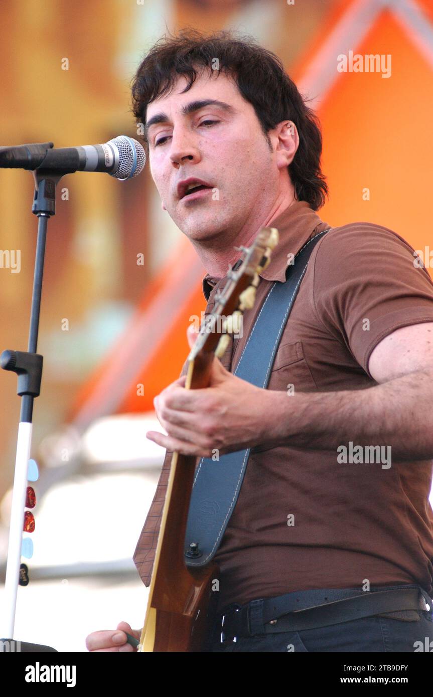 Imola Italia 2002-06-15 : Manuel Agnelli cantante e chitarrista del gruppo Afterhours durante il concerto all'Heineken Jammin Festival 2002 Foto Stock