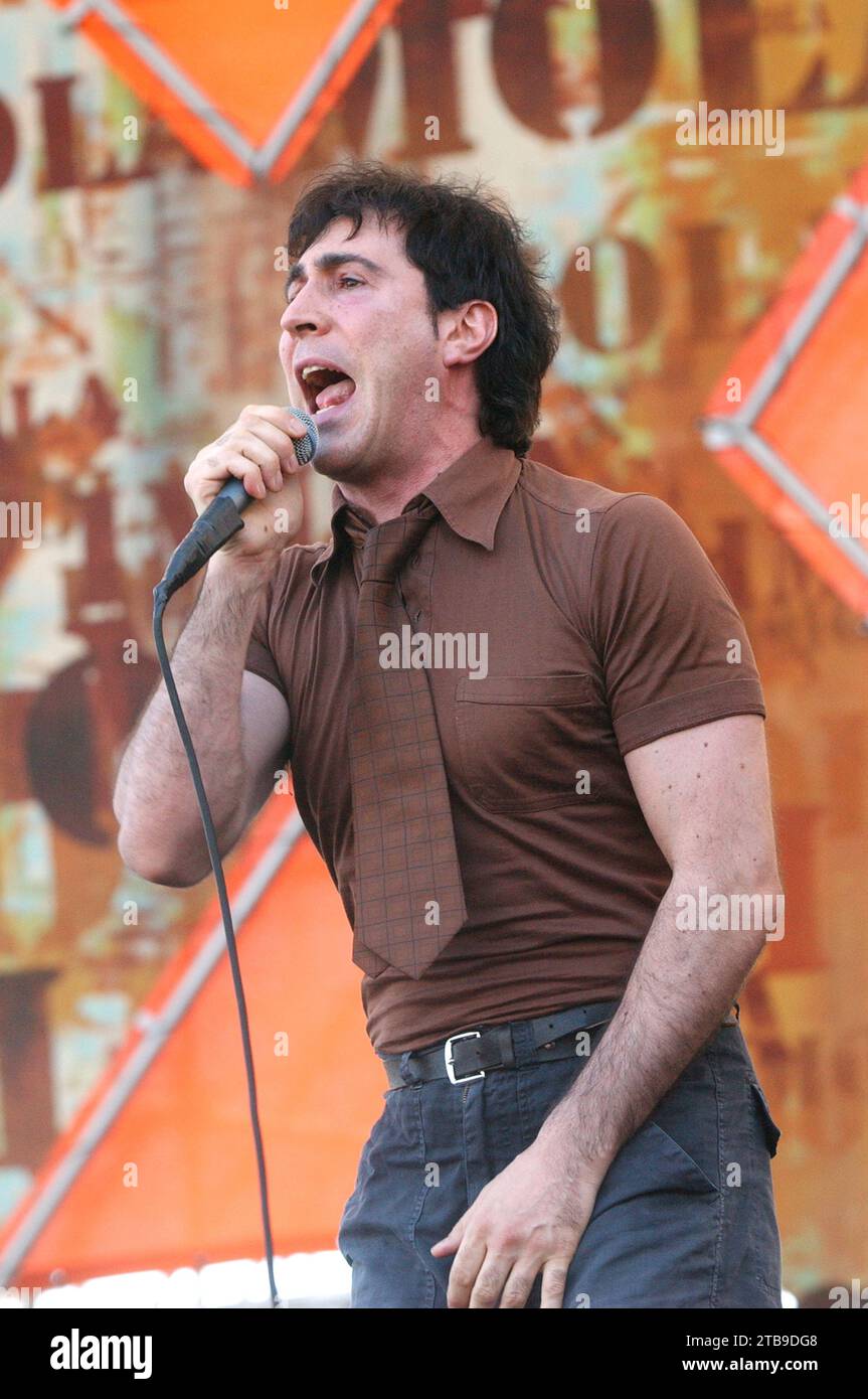 Imola Italia 2002-06-15 : Manuel Agnelli cantante e chitarrista del gruppo Afterhours durante il concerto all'Heineken Jammin Festival 2002 Foto Stock