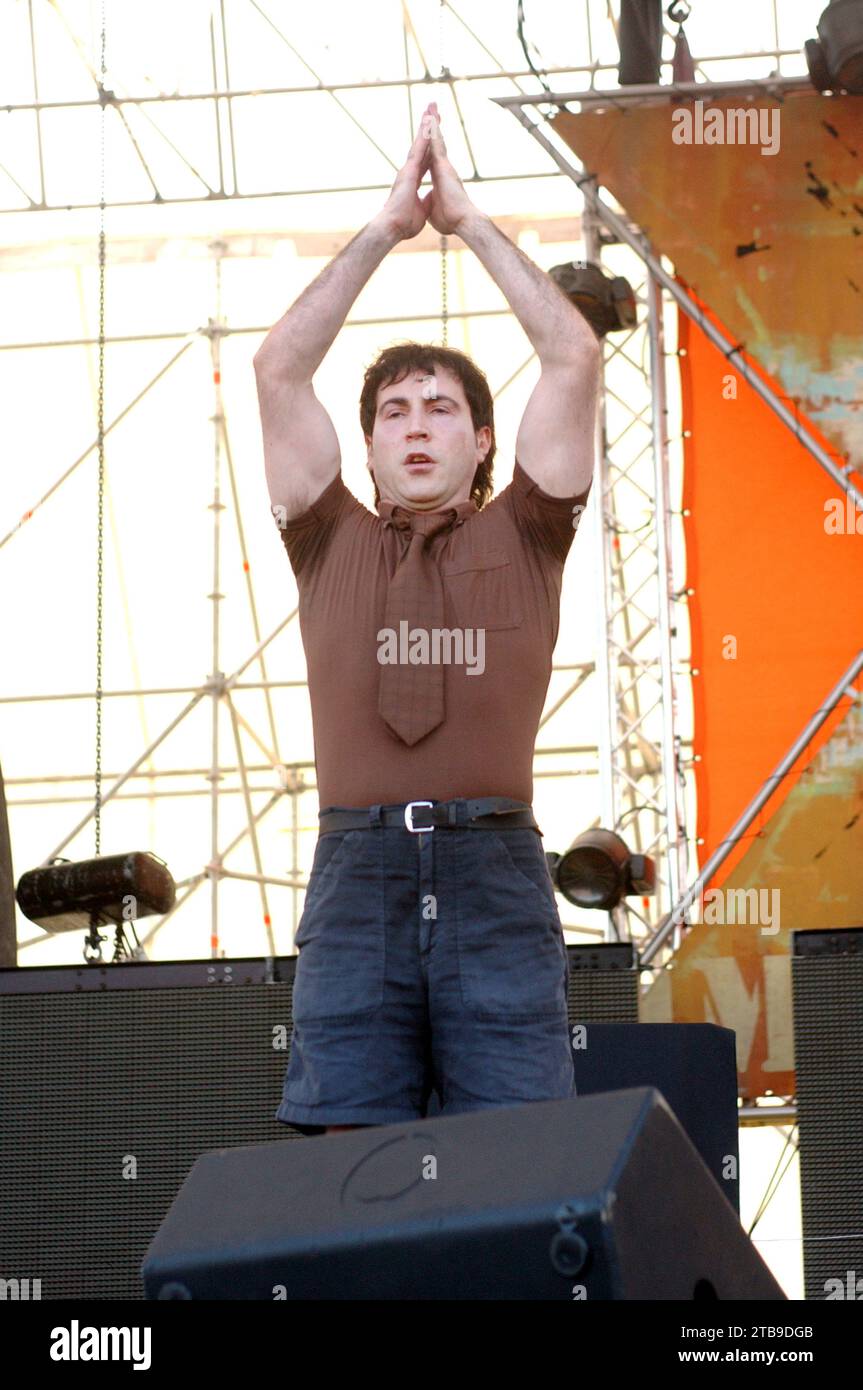 Imola Italia 2002-06-15 : Manuel Agnelli cantante e chitarrista del gruppo Afterhours durante il concerto all'Heineken Jammin Festival 2002 Foto Stock