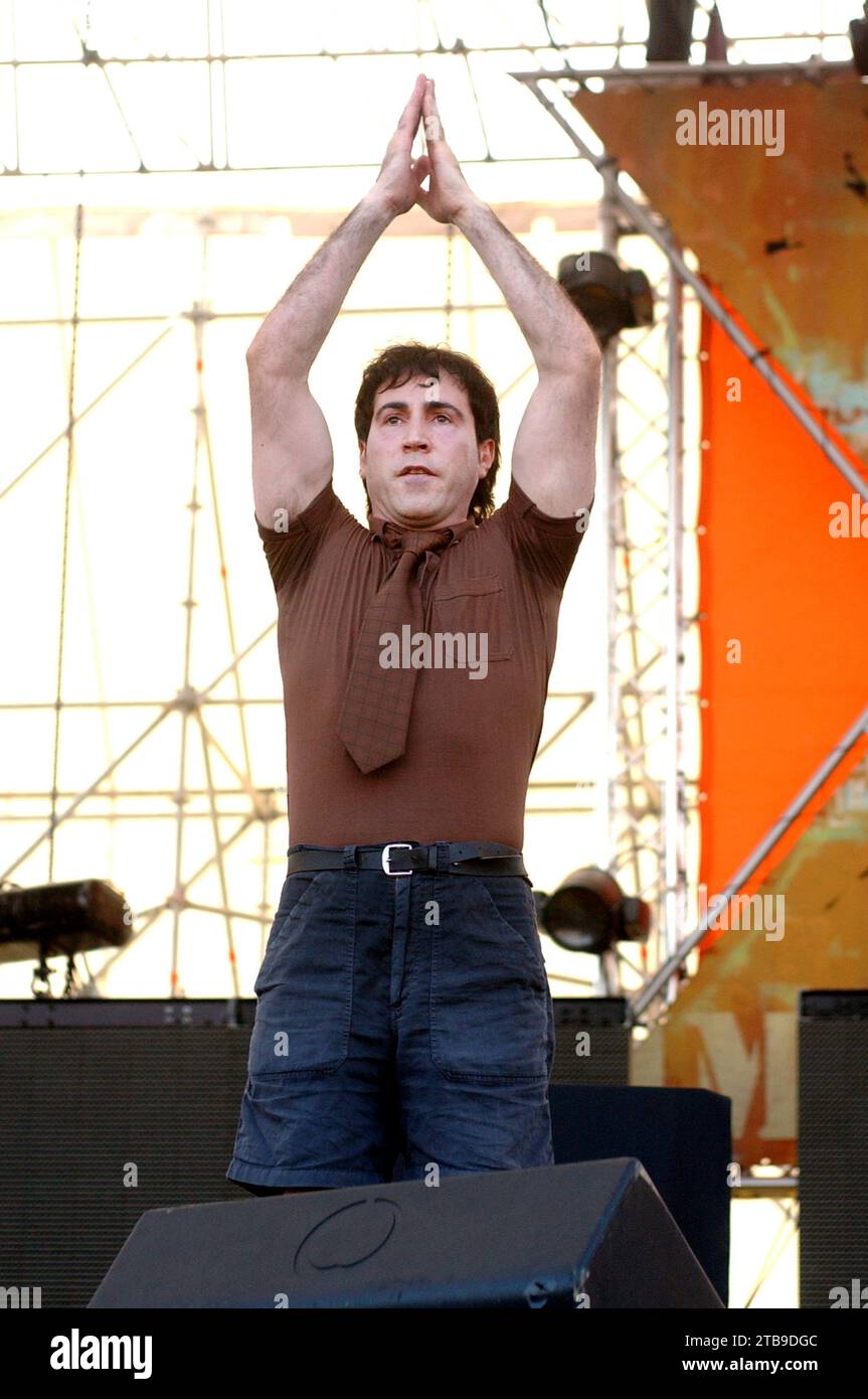 Imola Italia 2002-06-15 : Manuel Agnelli cantante e chitarrista del gruppo Afterhours durante il concerto all'Heineken Jammin Festival 2002 Foto Stock