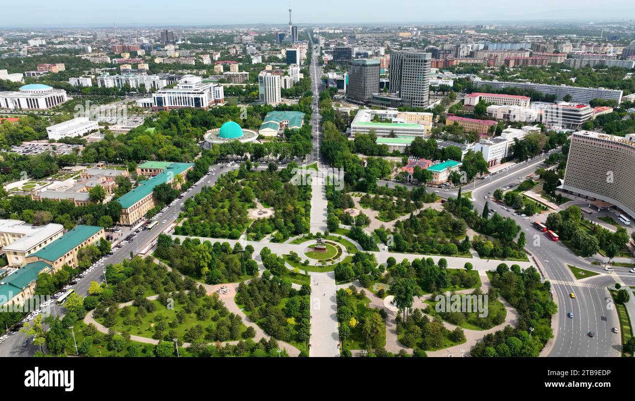 Tashkent, Uzbekistan - 24 maggio 2022: Veduta aerea di Piazza Amir Timur a Tashkent Uzbekistan con l'edificio dell'Hotel Uzbekistan Foto Stock