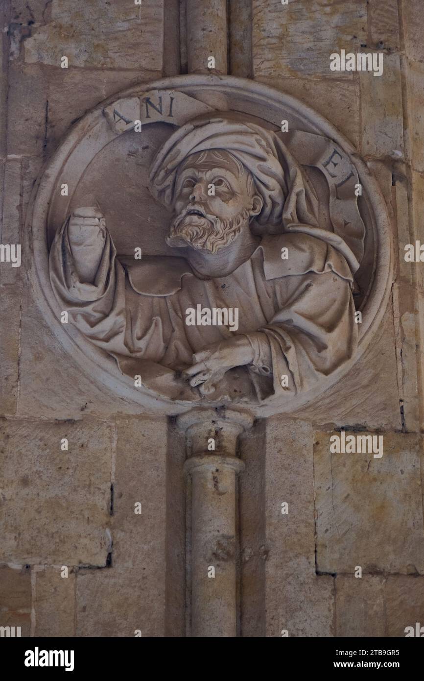 Medaglione di un profeta dell'Antico Testamento nel Convento de San Esteban Salamanca, Spagna Foto Stock