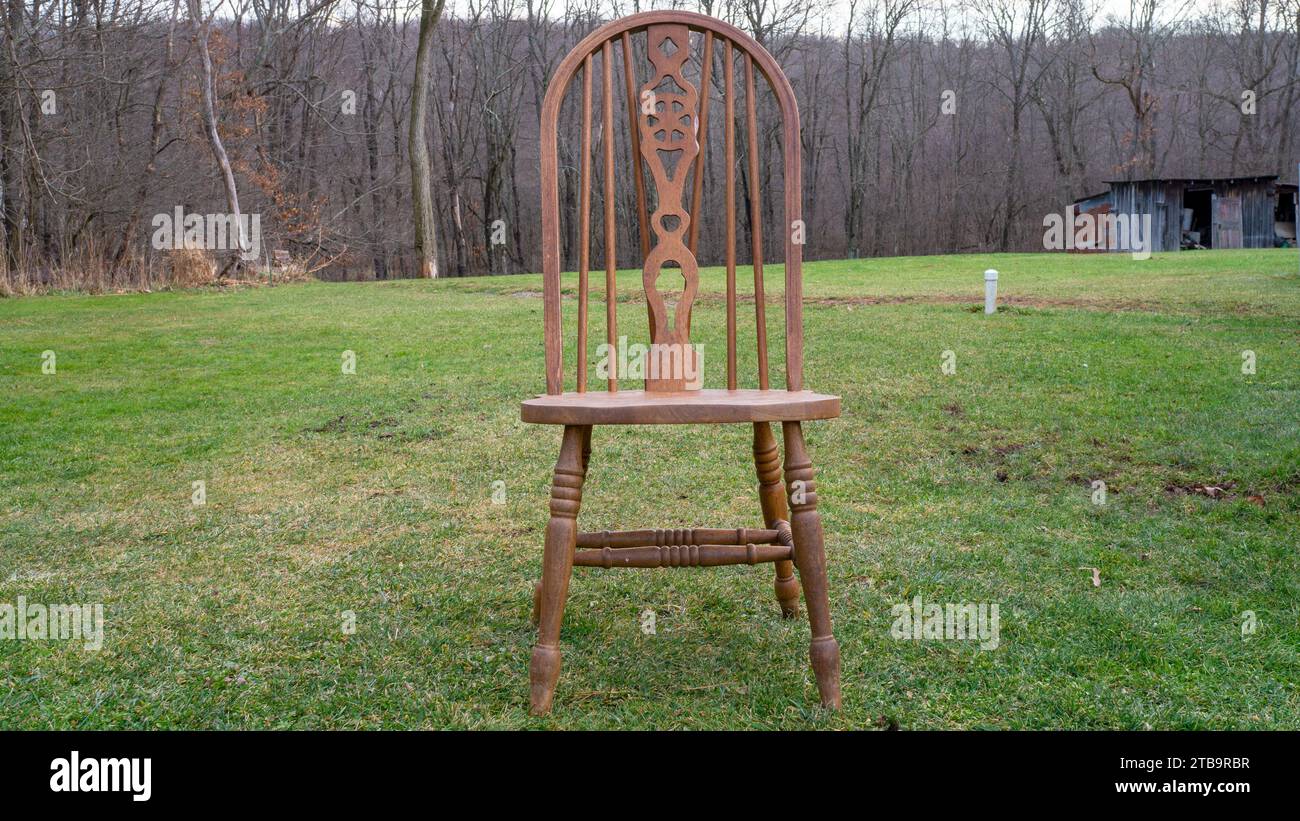 Sedia in legno all'aperto Foto Stock Sedia in legno all'aperto Foto Stock