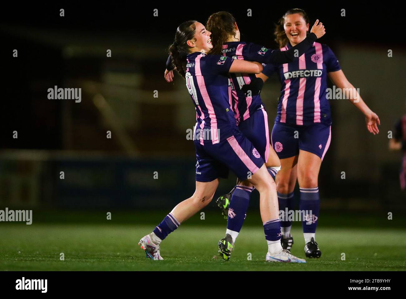 Giocatori di Dulwich Amleto FC donne che festeggiano un gol Foto Stock