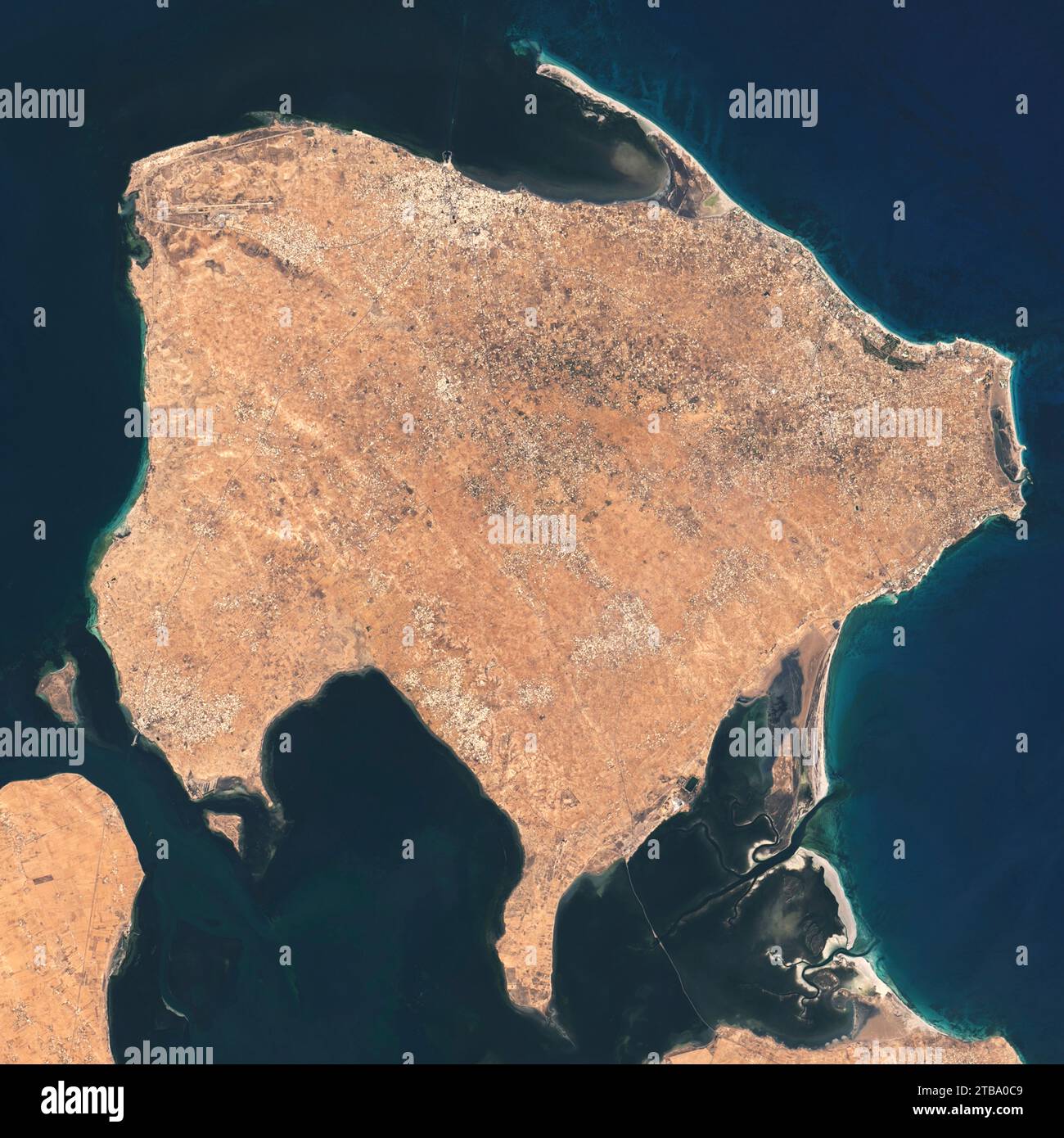 Vista satellitare di Ajim sull'isola di Djerba al largo della costa tunisina. Foto Stock