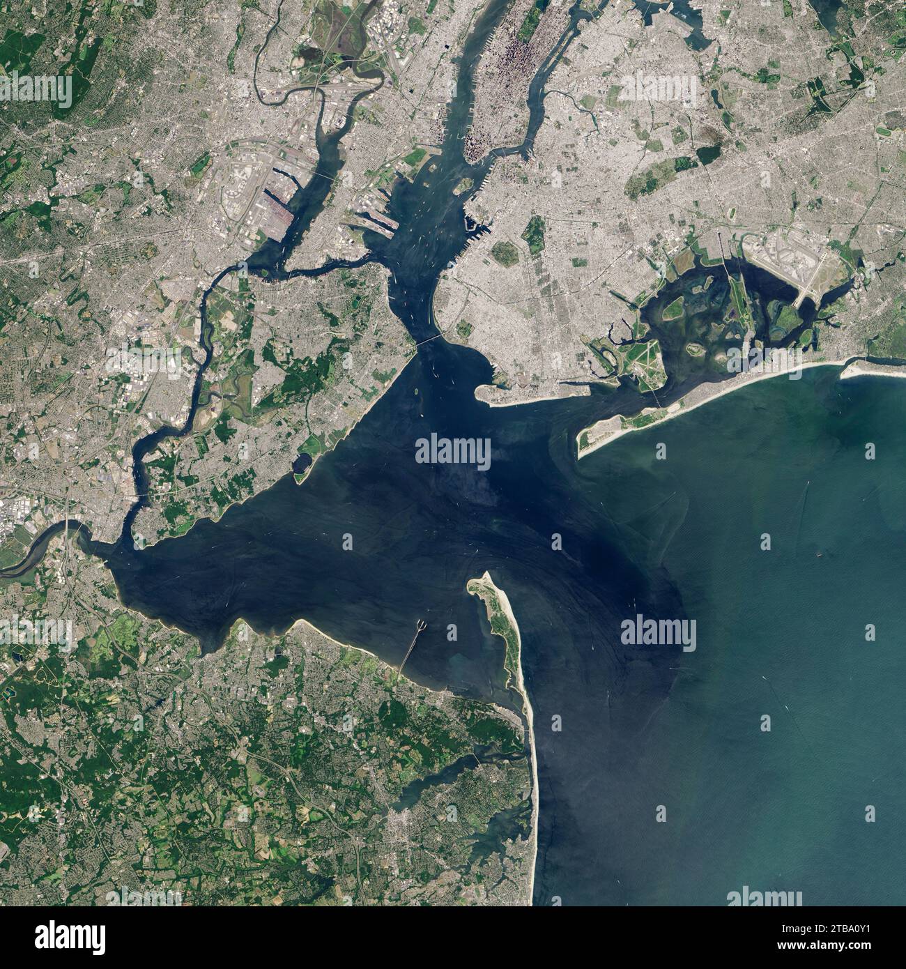 26 agosto 2016 - Vista satellitare a colori naturale della Jamaica Bay, Brooklyn, New York. Foto Stock