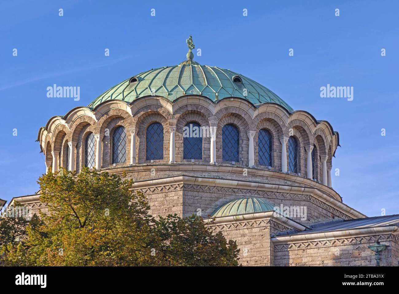 Cupola verde presso la Chiesa ortodossa orientale della domenica Santa Sofia Bulgaria Foto Stock