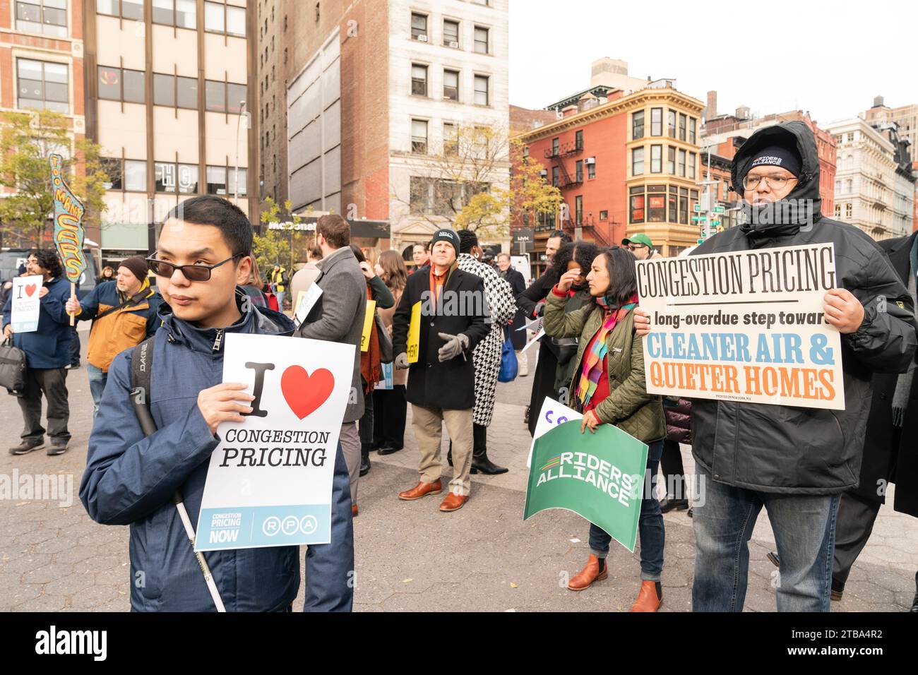 Atmosfera durante il rally di prezzi congestion su Union Square a New York il 5 dicembre 2023 Foto Stock