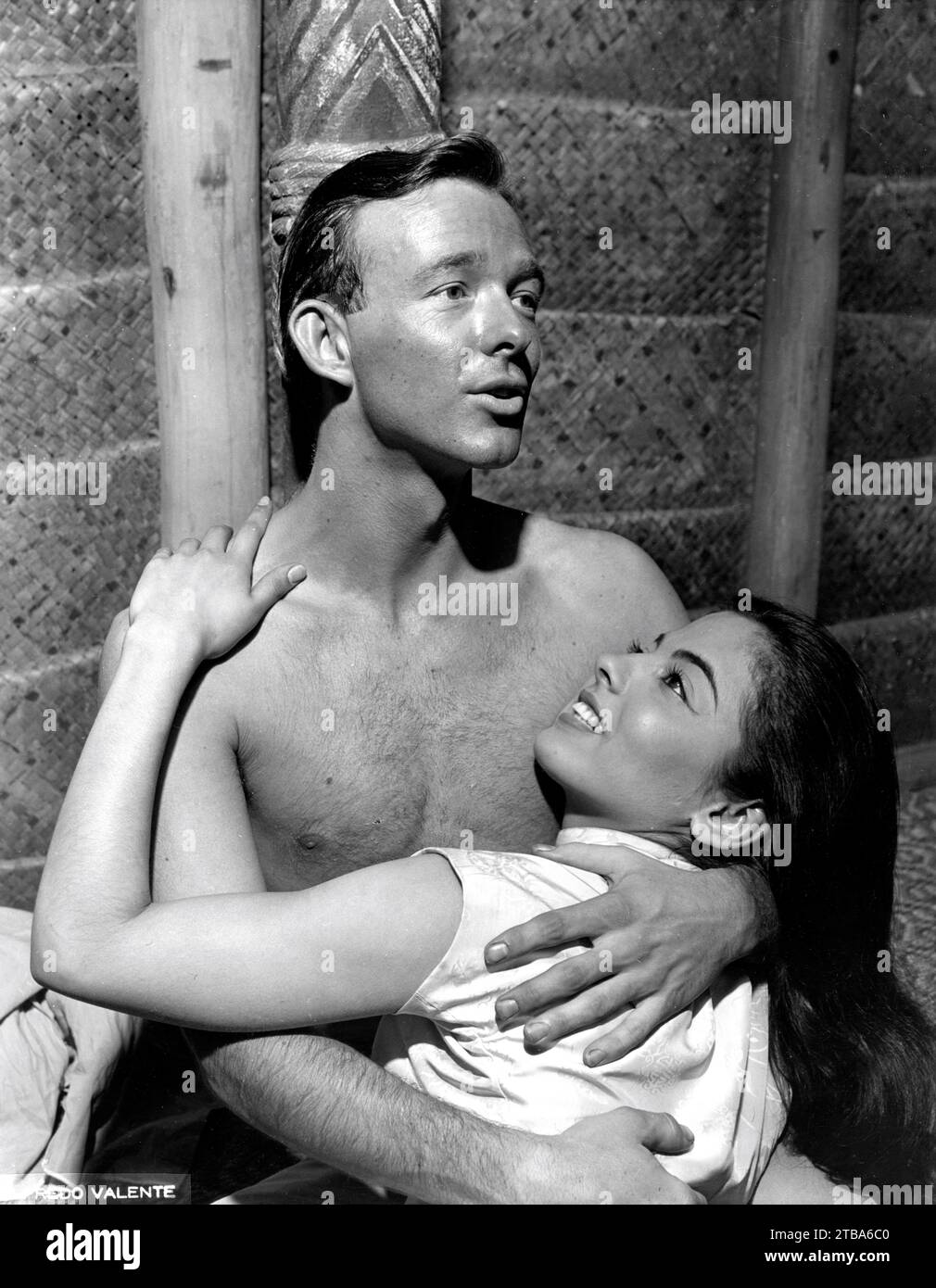 PETER GRANT come LT Cable e BETTA ST. JOHN interpreta Liat in SOUTH PACIFIC 1950 -1951 cast Director / musical messa in scena JOSHUA LOGAN musica Richard Rodgers testi Oscar Hammerstein II libro Oscar Hammerstein II e Joshua Logan basato su Tales of the South Pacific di James A. Michener scenografico Joe Mielziner costume design Motley produttori Richard Rodgers e Oscar Hammerstein II in associazione con Leland Hayward e Joshua Logan al Majestic Theatre di New York Foto Stock