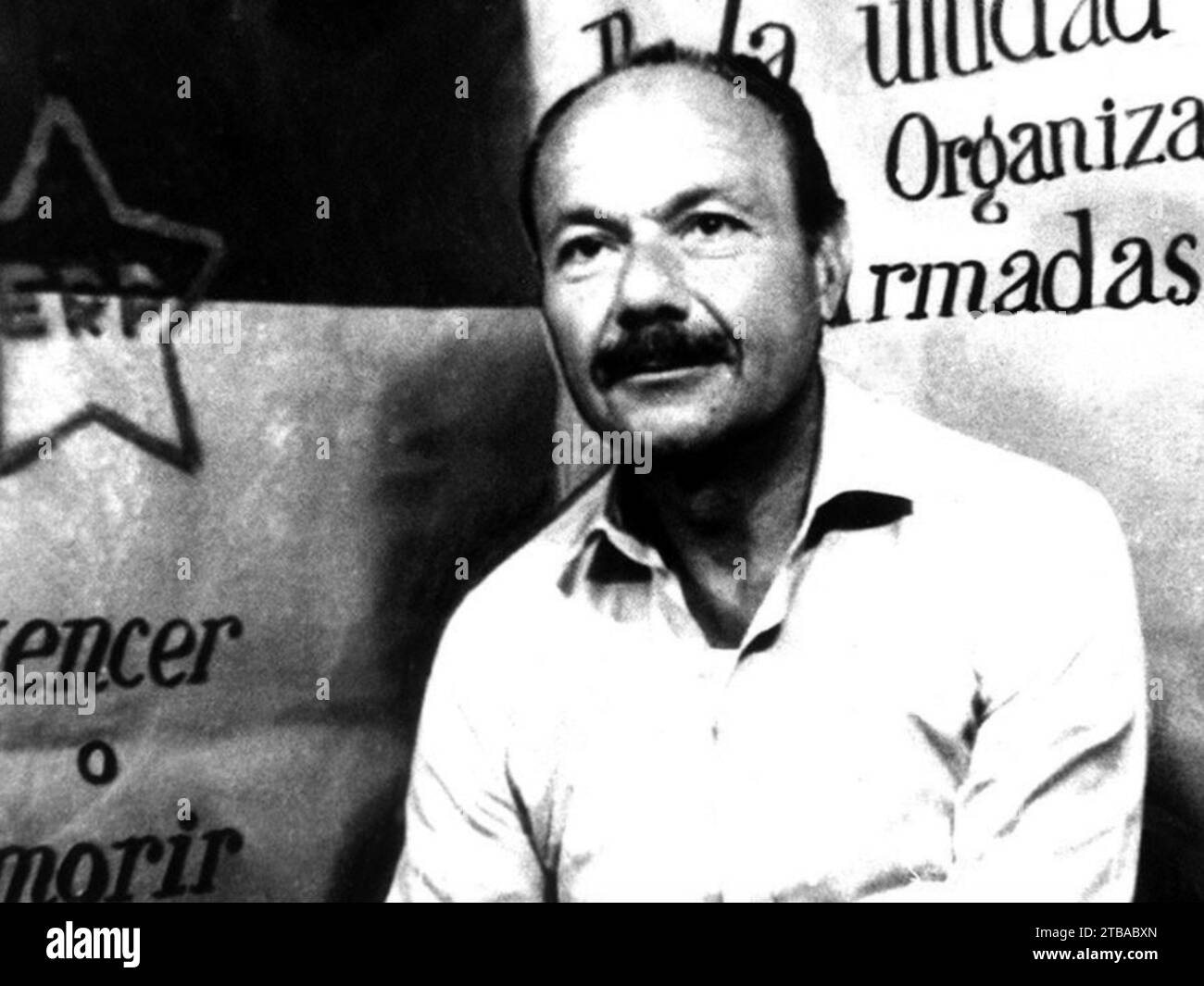 1972 , ARGENTINA : l' imprenditore italo - paraguaiano OBERDAN SALUSTRO ( 1915 - 1972 ) Direttore generale della FIAT Concord in Argentina . Fu rapito e ucciso il 21 marzo 1972 dal gruppo di guerriglieri comunista Ejército Revolucionario del Pueblo ( ERP , Esercito rivoluzionario del popolo ), i guerriglieri lo spararono e lo uccisero il 10 aprile 1972, dopo che il luogo in cui lo avevano nascosto era stato scoperto . Sia il rapimento che l'omicidio hanno causato un enorme impatto nel paese stesso e a livello internazionale. Fotografo sconosciuto dell'ERP . - CRONACA nera - rapimento - rapimento - ritratto - r Foto Stock