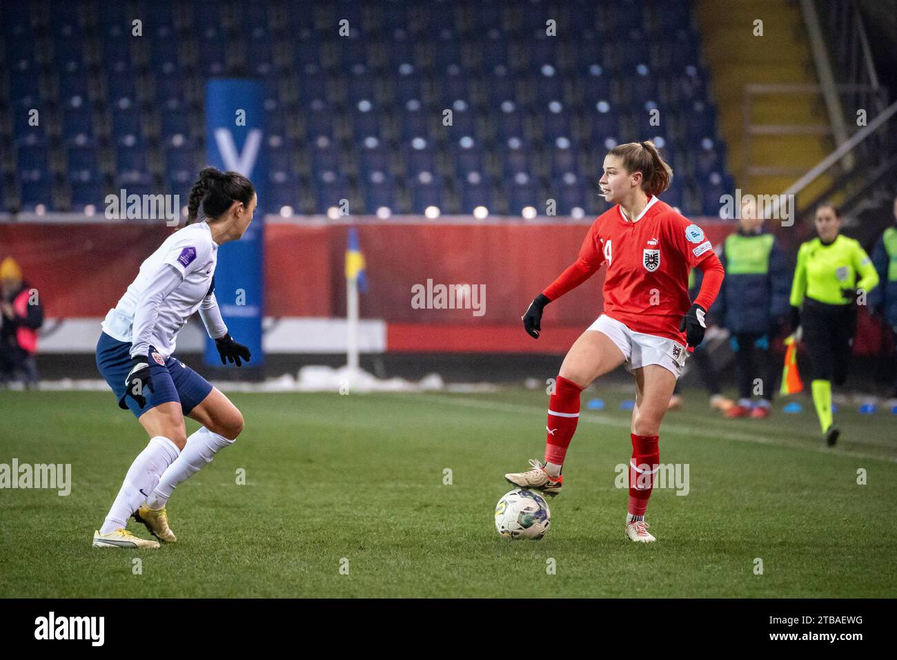 St Polten, Austria. 5 dicembre 2023. HOEBINGER (AUT) alla partita di calcio Austria - Norvegia UEFA Women's Nations League 2023/2024 nella Niederoesterreich-/NV-Arena di St. Poelten. Credito: Andreas Stroh/Alamy Live News Foto Stock