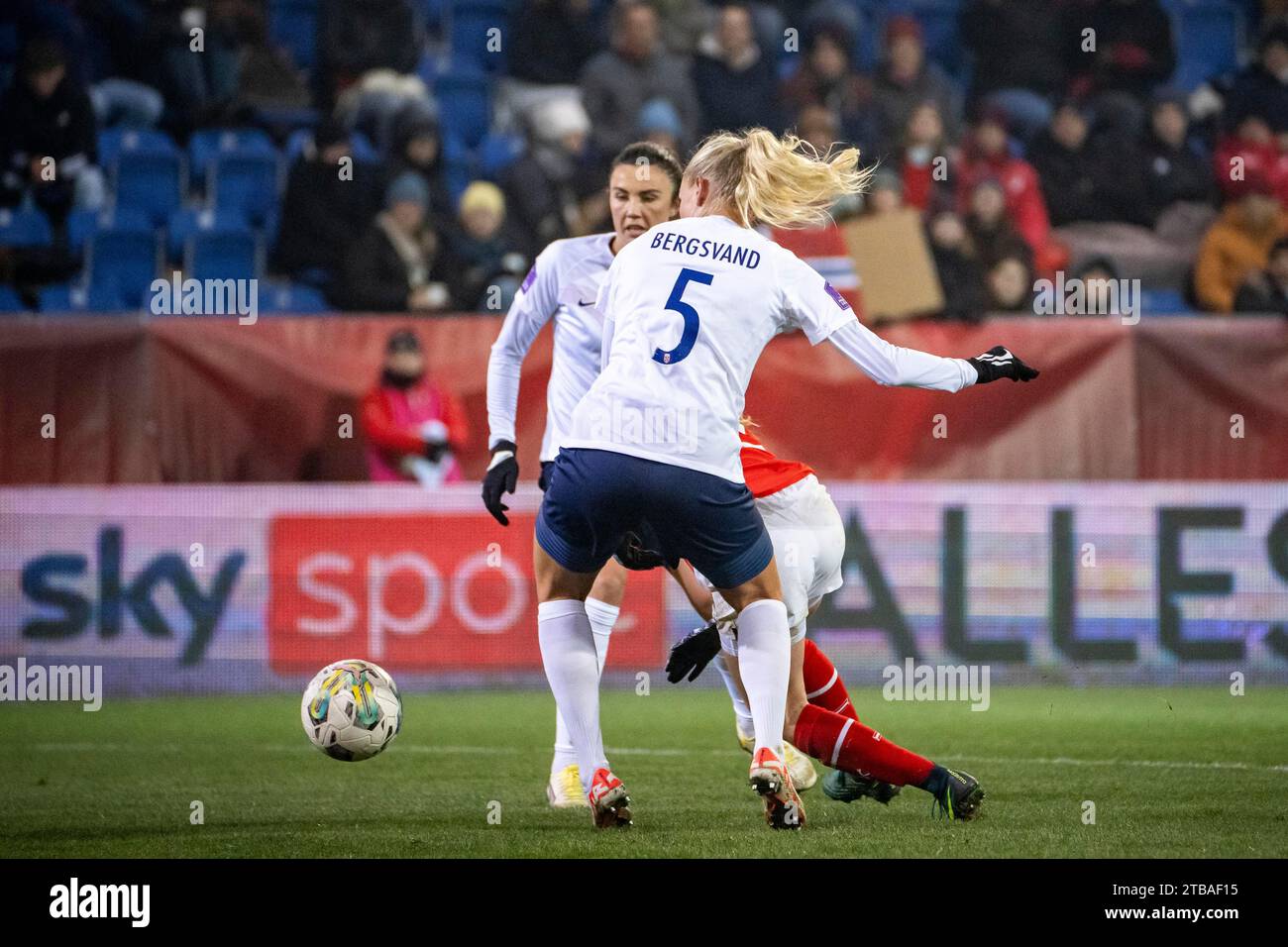 St Polten, Austria. 5 dicembre 2023. BERGSVAND (NOR) alla partita di calcio Austria - Norvegia UEFA Women's Nations League 2023/2024 nella Niederoesterreich-/NV-Arena di St. Poelten. Credito: Andreas Stroh/Alamy Live News Foto Stock