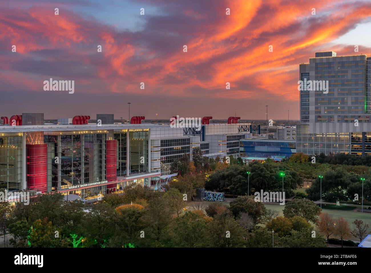 Foto serale del George R. Brown Convention Center di Houston, Texas. Foto Stock