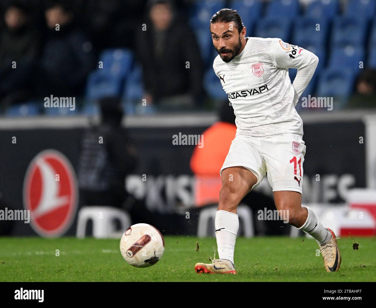 ISTANBUL - Halil Akbunar di Pendikspor COME durante la partita turca Super Lig tra Basaksehir e Pendikspor COME allo stadio Fatih Terim il 27 novembre 2023 a Istanbul, Turchia. ANP | Hollandse Hoogte | GERRIT VAN COLOGNE Foto Stock