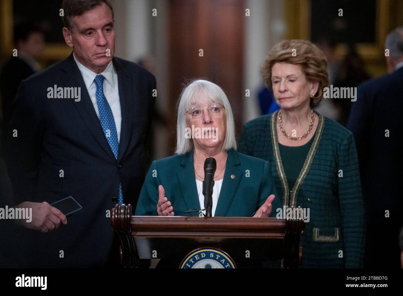Washington, Stati Uniti. 5 dicembre 2023. Il senatore degli Stati Uniti Patty Murray (Democratico di Washington) ha espresso le proprie osservazioni durante la conferenza stampa del pranzo della politica democratica del Senato degli Stati Uniti presso il Campidoglio degli Stati Uniti a Washington, DC, USA, martedì 5 dicembre, 2023. foto di Rod Lamkey/CNP/ABACAPRESS.COM credito: abaca Press/Alamy Live News Foto Stock