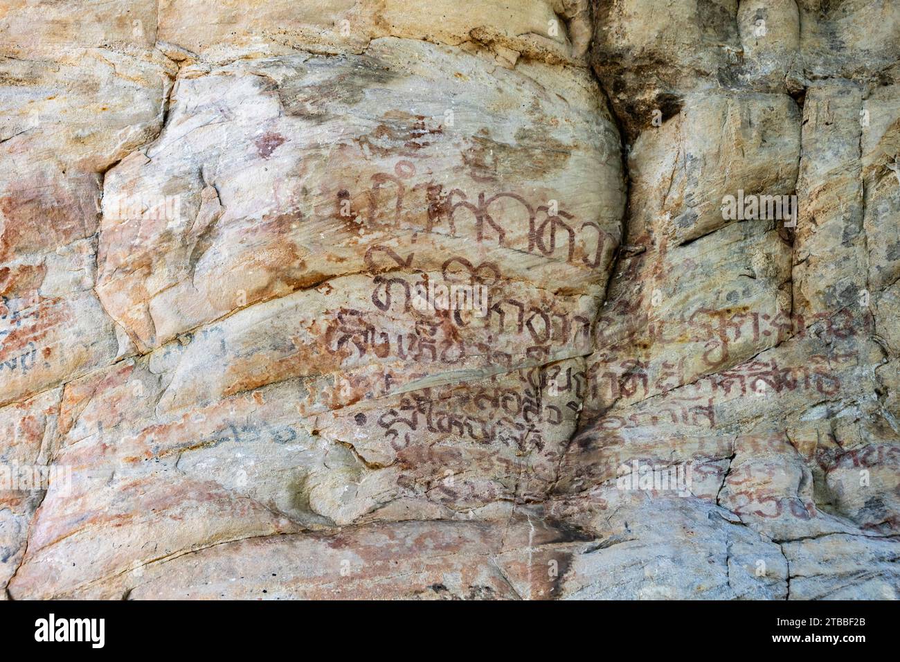 PHA Phak Wan, graffiti, presso il sito di dipinti rupestri preistorici, distretto di Song Dao, Sakon Nakhon, Isan, Thailandia, sud-est asiatico, Asia Foto Stock