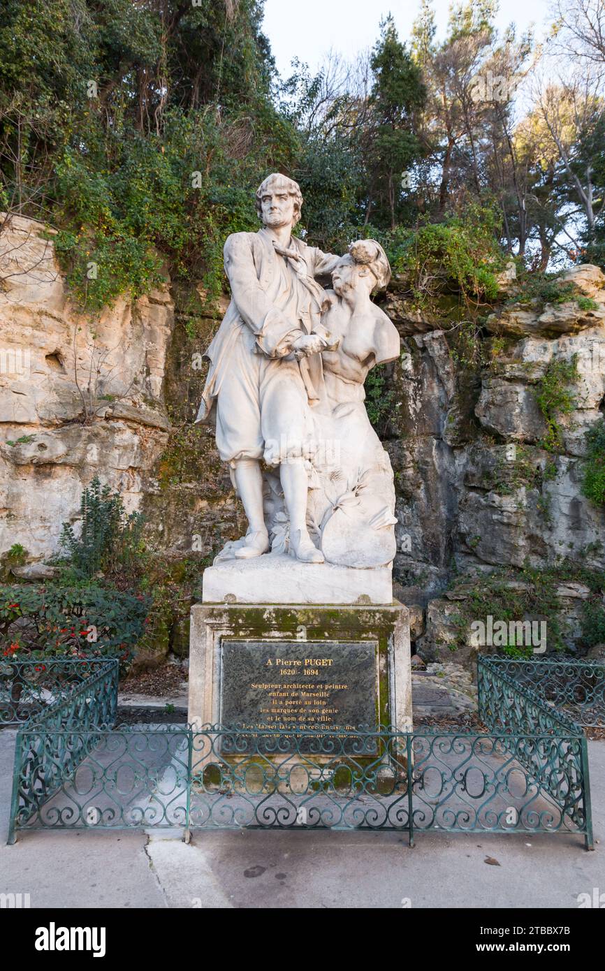 Marsiglia, Francia - 28 gennaio 2022: Statua di Pierre Puget (1620 – 1694), pittore, scultore, architetto e ingegnere barocco francese. Situato al Foto Stock