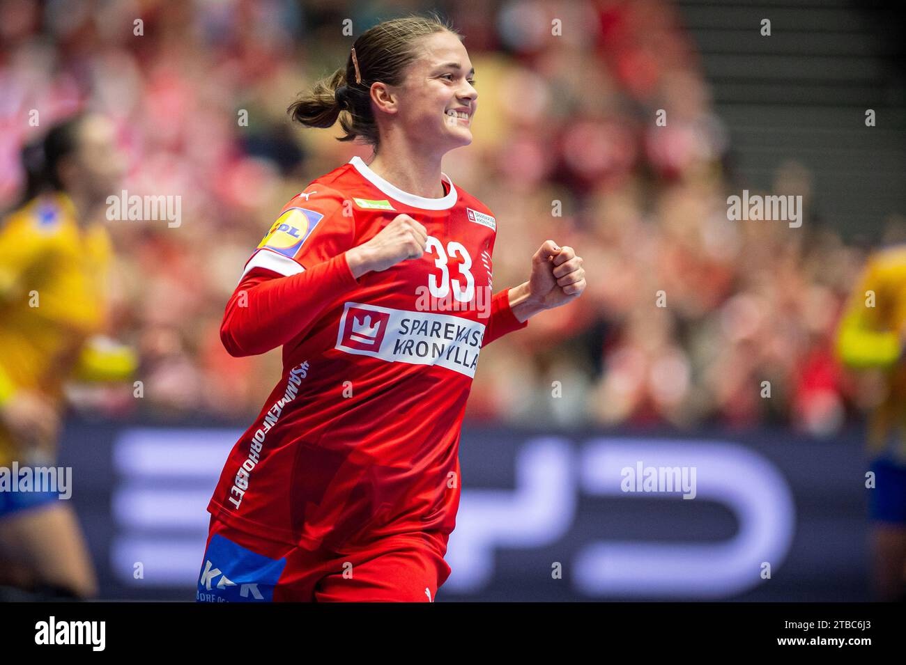 Herning, Danimarca. 5 dicembre 2023. Emma Friis (33) della Danimarca vista durante la partita IHF World Handball Championship 2023 tra Danimarca e Romania al Jyske Bank Boxen di Herning. (Foto: Gonzales Photo/Alamy Live News Foto Stock