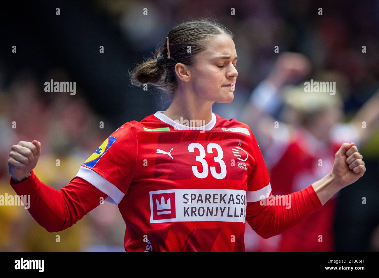 Herning, Danimarca. 5 dicembre 2023. Emma Friis (33) della Danimarca vista durante la partita IHF World Handball Championship 2023 tra Danimarca e Romania al Jyske Bank Boxen di Herning. (Foto: Gonzales Photo/Alamy Live News Foto Stock