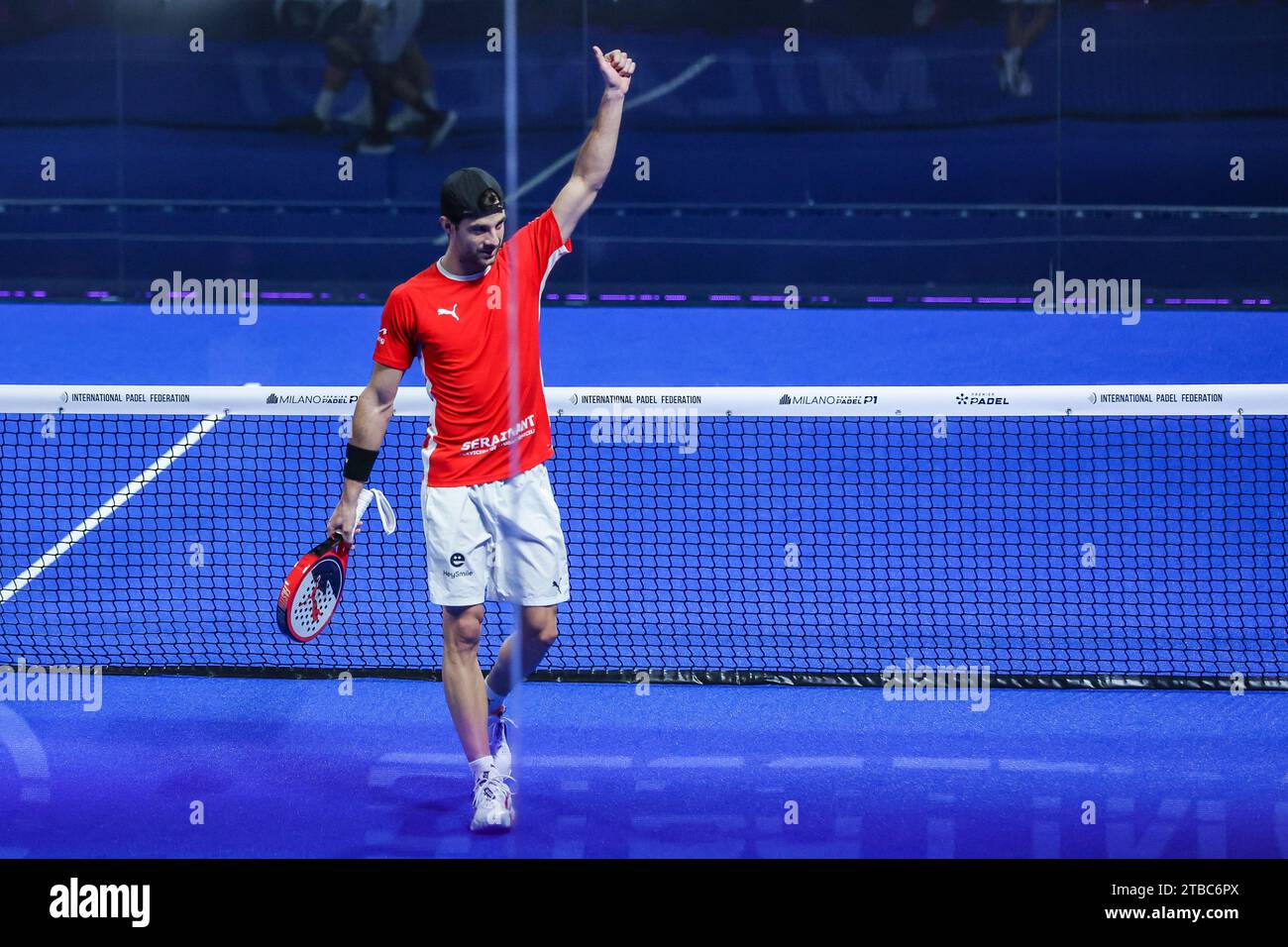 Milano, Italia. 5 dicembre 2023. Gonzalez Jeronimo (ESP) festeggia il Padel P1 di Milano Premiere all'Allianz Cloud Arena. Credito: SOPA Images Limited/Alamy Live News Foto Stock